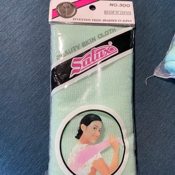 Turbie Twist and Salux Beauty Skin Cloth Set - Picture 3 of 4